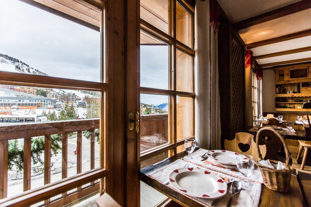 Les Monts Charvin Hotel Корчевел Екстериор снимка