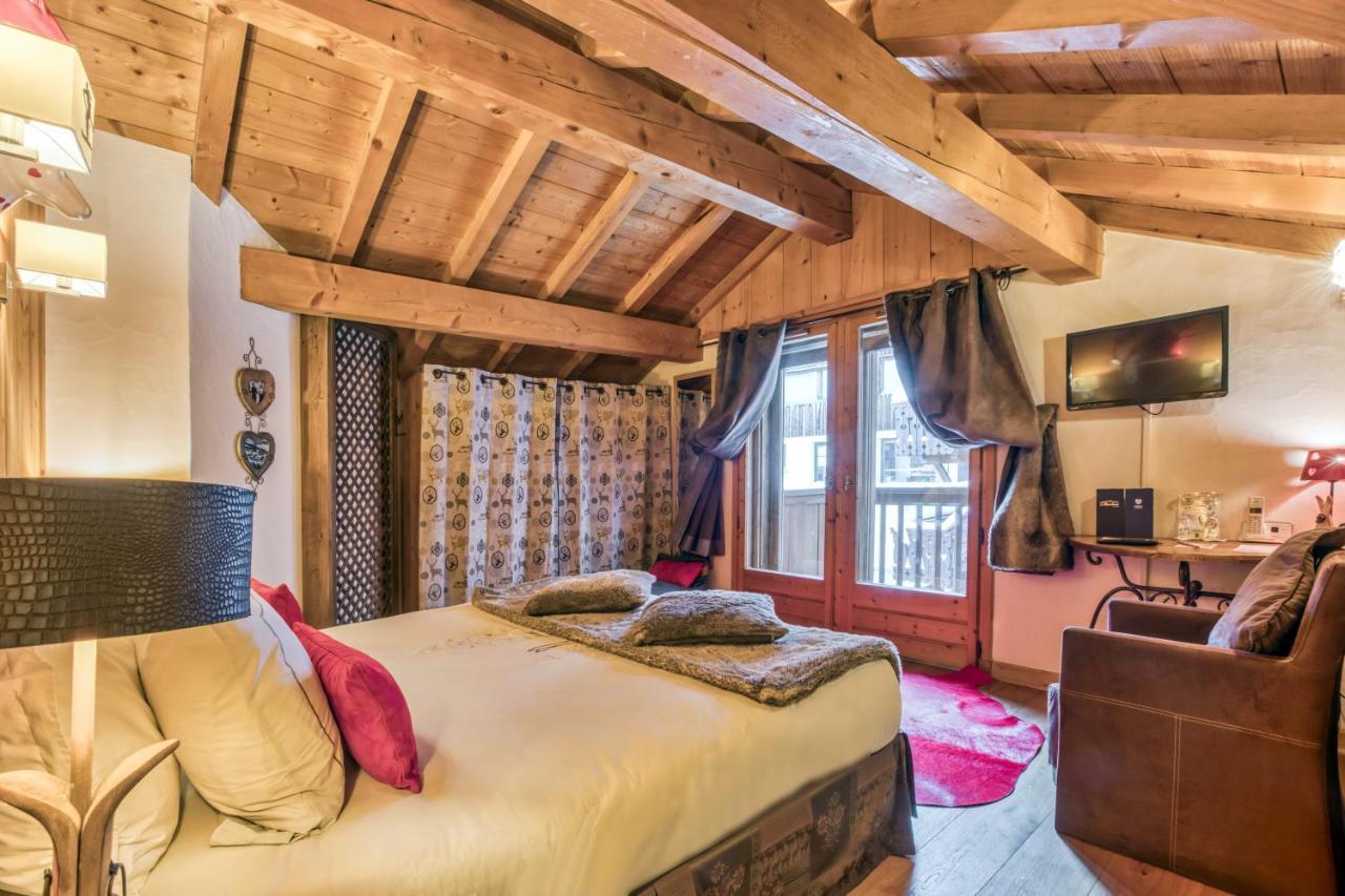 Les Monts Charvin Hotel Корчевел Екстериор снимка